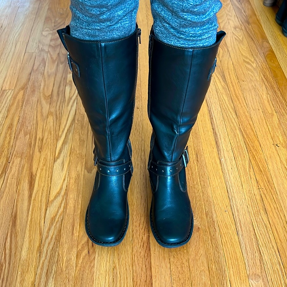 Boc riding style boots with round tip and adjustable calf size size 6